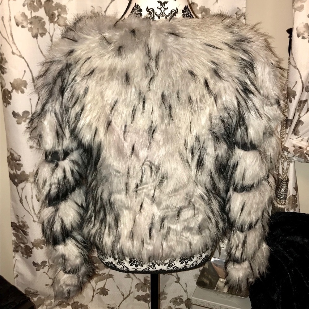 NWOT Faux Fur Small Sexy warm jacket forever21 - Picture 4 of 6